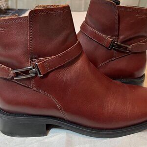 Like new Vagabond women's tan leather ankle boots in size 8